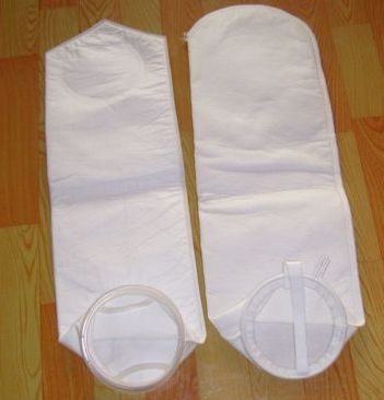 選擇和購買氣體過濾器應(yīng)該關(guān)注哪些指標(biāo)。過濾袋所有原料均是本白色，未經(jīng)任何特別漂染處理，完全符合環(huán)保標(biāo)準(zhǔn)，更由于針刺氈的三維過濾層，使得液體流過過濾袋時(shí)，顆粒會(huì)由于深層過濾機(jī)理滯留于液體過濾袋的內(nèi)壁表面及深層，對(duì)固體或膠體顆粒具有高捕集效率 針刺氈過濾袋 是指袋式除塵器中配套的布袋，有除塵布制成。在火力發(fā)電，鋼鐵，以及水泥行業(yè)的生產(chǎn)過程中，會(huì)產(chǎn)生大量的灰塵，從而造成對(duì)大氣的嚴(yán)重污染，所以，國家對(duì)這類企業(yè)的大氣排放制定了嚴(yán)格的要求，而袋式除塵是廣泛使用的一種理想除塵方式，除塵袋（除塵濾袋）被稱為袋式除塵器的心臟，對(duì)于除塵效果起到非常重要的作用針刺氈過濾袋塑料環(huán)全熱溶焊接濾袋除同樣具有上述特征以外，濾袋的底部、側(cè)面及領(lǐng)環(huán)連接的方法都以熱溶方法焊接。傳統(tǒng)線縫濾袋由于針孔、材質(zhì)不均勻所產(chǎn)生的旁漏問題，纖維脫落問題等都被此種全熱熔焊接的濾袋解決，適用于更高要求的行業(yè)使用 